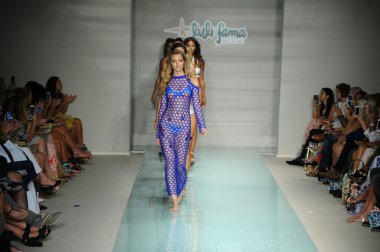 Luli Fama bahar yaz 2017 pist göster 
