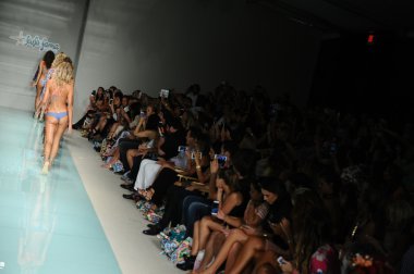 Luli Fama bahar yaz 2017 pist göster 