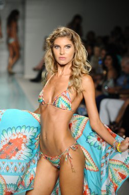 Luli Fama bahar yaz 2017 pist göster 