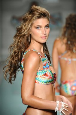 Luli Fama bahar yaz 2017 pist göster 