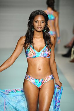 Luli Fama bahar yaz 2017 pist göster 