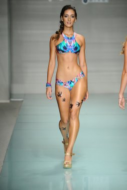 Luli Fama bahar yaz 2017 pist göster 