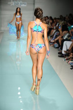 Luli Fama bahar yaz 2017 pist göster 