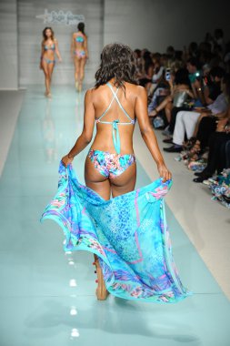 Luli Fama bahar yaz 2017 pist göster 