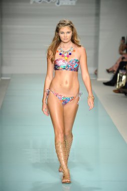 Luli Fama bahar yaz 2017 pist göster 