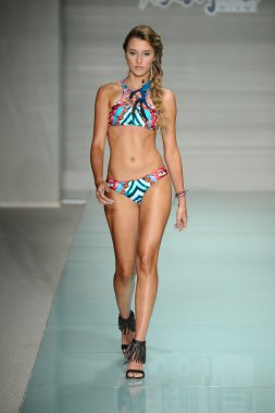 Luli Fama bahar yaz 2017 pist göster 