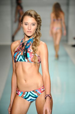 Luli Fama bahar yaz 2017 pist göster 