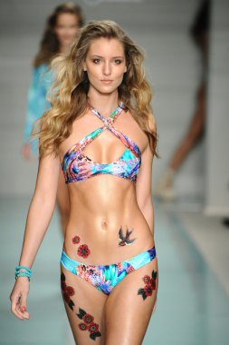 Luli Fama bahar yaz 2017 pist göster 