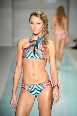 Luli Fama bahar yaz 2017 pist göster 