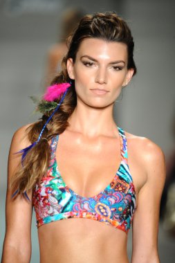 Luli Fama bahar yaz 2017 pist göster 