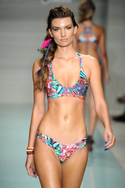 Luli Fama bahar yaz 2017 pist göster 