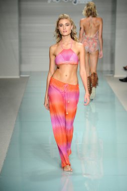 Luli Fama bahar yaz 2017 pist göster 