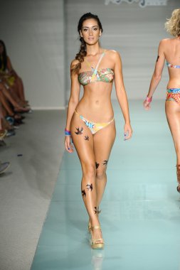 Luli Fama bahar yaz 2017 pist göster 