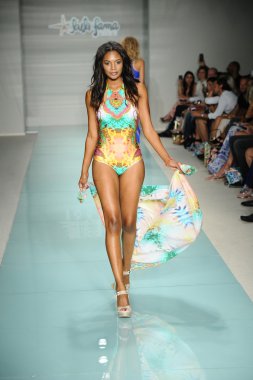 Luli Fama bahar yaz 2017 pist göster 