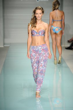 Luli Fama bahar yaz 2017 pist göster 