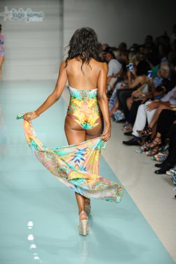 Luli Fama bahar yaz 2017 pist göster 