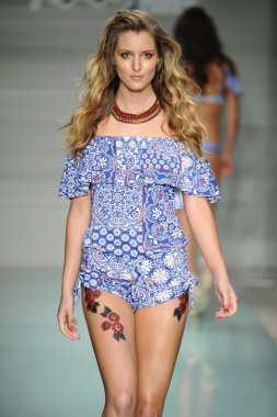 Luli Fama bahar yaz 2017 pist göster 