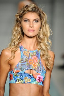 Luli Fama bahar yaz 2017 pist göster 