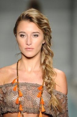 Luli Fama bahar yaz 2017 pist göster 