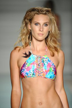 Luli Fama bahar yaz 2017 pist göster 