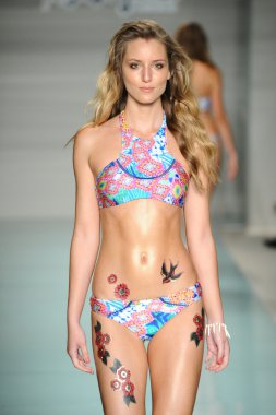 Luli Fama bahar yaz 2017 pist göster 