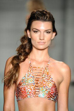 Luli Fama bahar yaz 2017 pist göster 