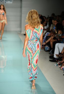 Luli Fama bahar yaz 2017 pist göster