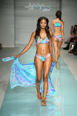 Luli Fama bahar yaz 2017 pist göster