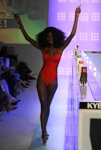 KEBOE Primavera Verão 2017 Desfile de acessórios da pista — Fotografia de Stock