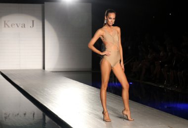 Keva J bahar yaz 2017 pist göster