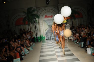 Maaji İlkbahar Yaz 2017 Pist Gösterisi 