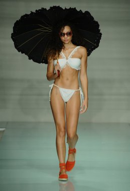  Aşk ve limon bahar yaz 2017 pist Show için 