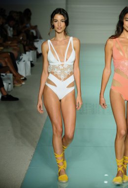  Aşk ve limon bahar yaz 2017 pist Show için 