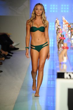 Kyboe aksesuar gösterisi 