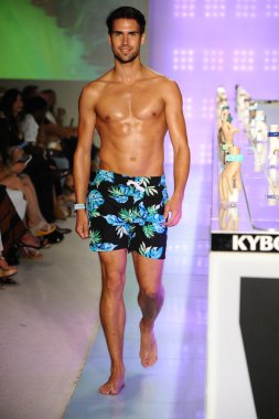 Kyboe aksesuar gösterisi