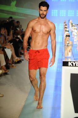 Kyboe aksesuar gösterisi