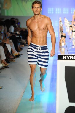 Kyboe aksesuar gösterisi