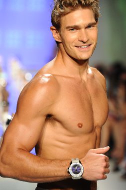 Kyboe aksesuar gösterisi