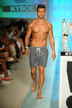 Kyboe aksesuar gösterisi