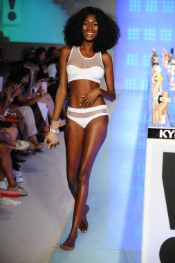 Kyboe aksesuar gösterisi