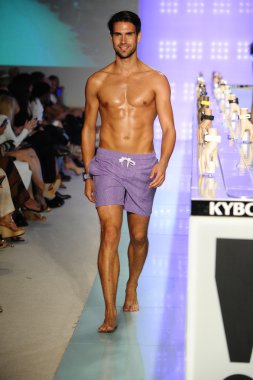 Kyboe aksesuar gösterisi