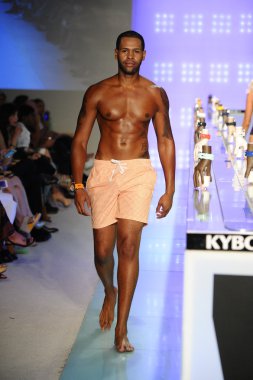 Kyboe aksesuar gösterisi