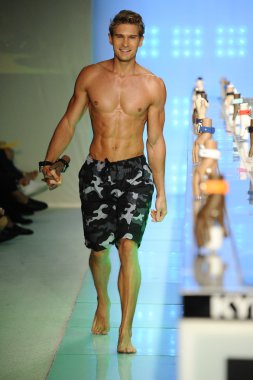 Kyboe aksesuar gösterisi