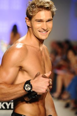 Kyboe aksesuar gösterisi