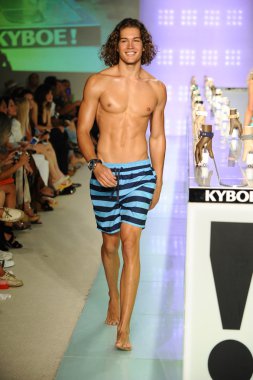 Kyboe aksesuar gösterisi