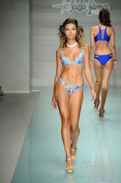 Luli Fama Runway Show — Stock Photo, Image