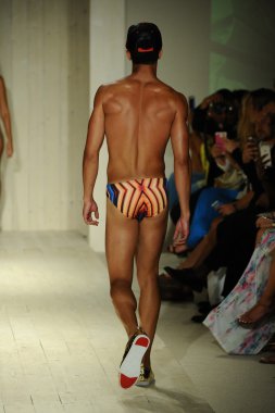 Lila Nicole İlkbahar Yaz gösterisi