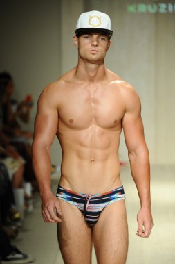 Lila Nicole İlkbahar Yaz gösterisi