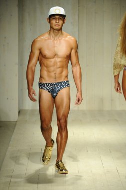 Lila Nicole İlkbahar Yaz gösterisi