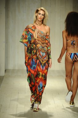 Lila Nicole İlkbahar Yaz gösterisi